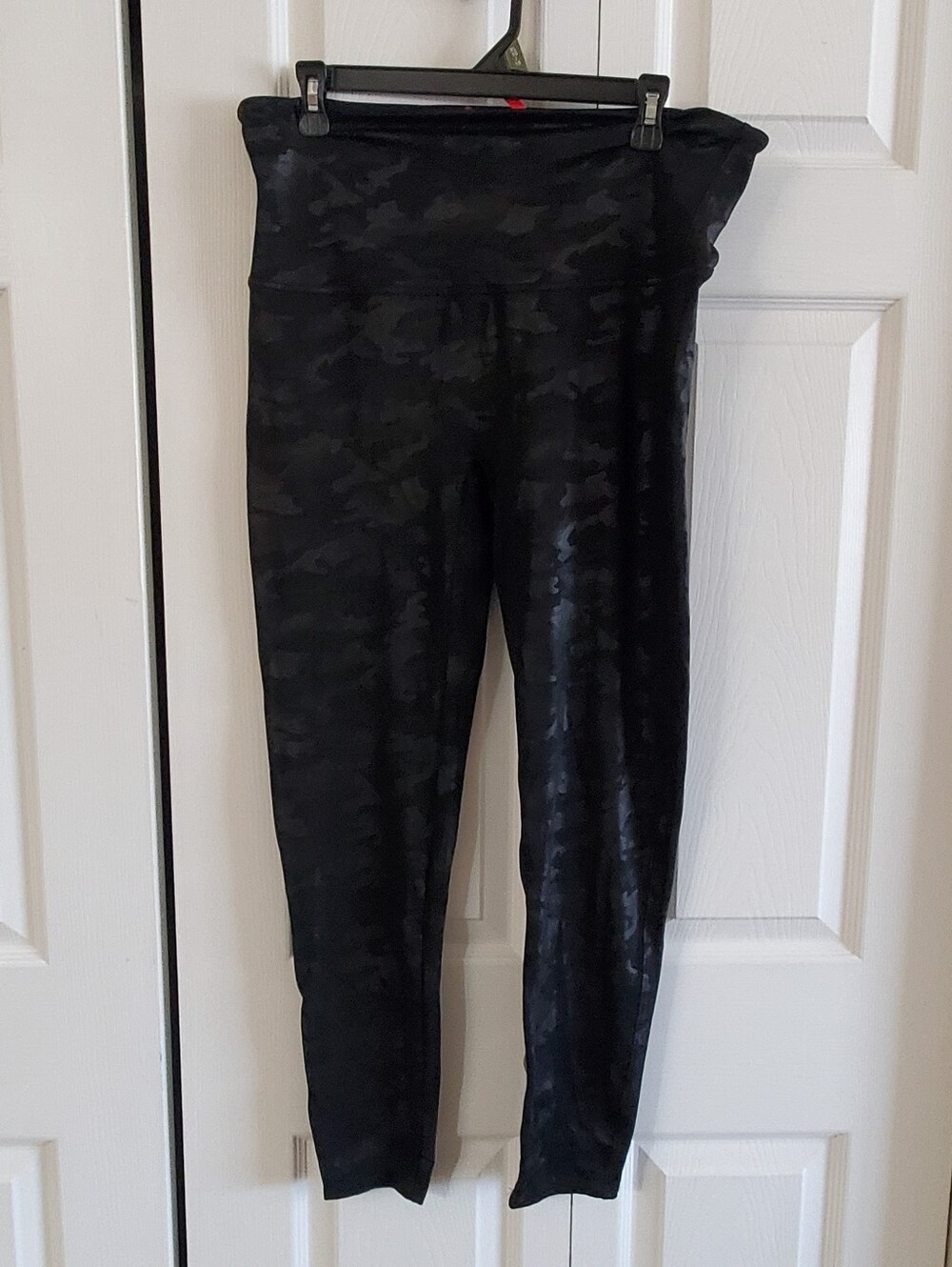 SPANX BLACK CAMO SHINE LEGHINGS 2X NEWER.